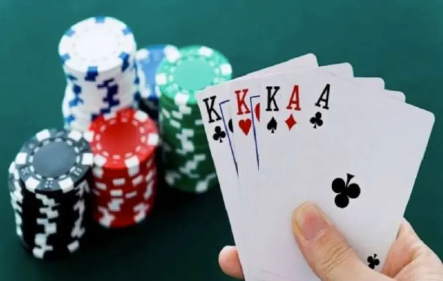 Những lợi ích khi chơi Three Card tại Fun 88